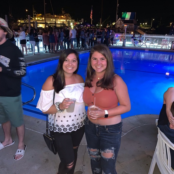 Meet your Posher, Talia - Picture 7 of 15